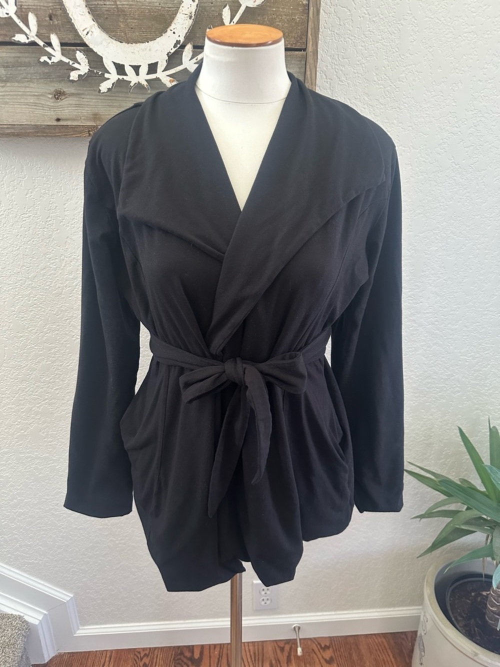 Patagonia Gravitee Black Tie-Waist Draped Sweatshirt cardigan‎ jacket size Large
